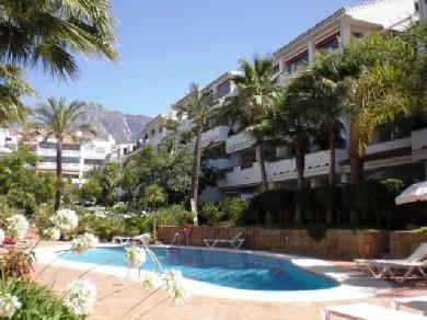 Apartamento con 2 dormitorios se vende en Marbella, Costa del Sol
