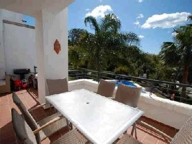 Apartamento con 2 dormitorios se vende en Marbella, Costa del Sol