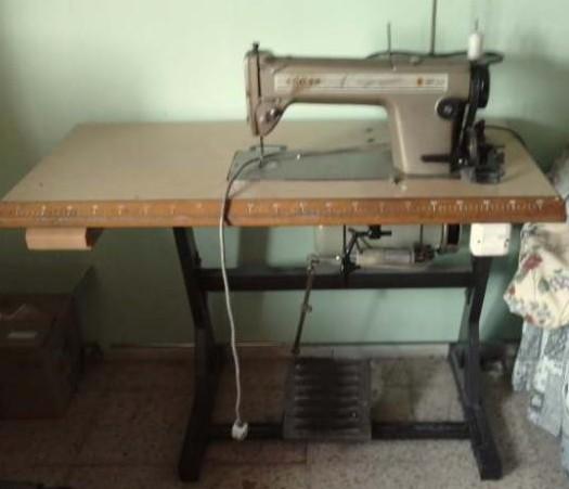 Máquina aparar Singer. Año 1995. 1 año de uso
