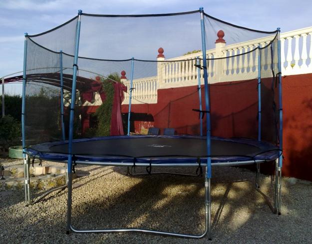 Súper Cama elástica 4,30 metros de diámetro con red de protección incluida. Huelva