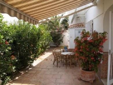 Chalet con 2 dormitorios se vende en Torre del Mar, Costa del Sol