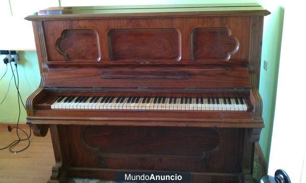 Piano antiguo