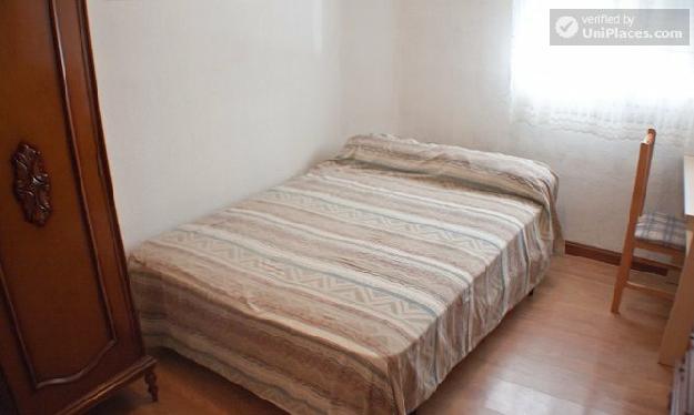 Rooms available - 4-bedroom apartment in northern Chamberí