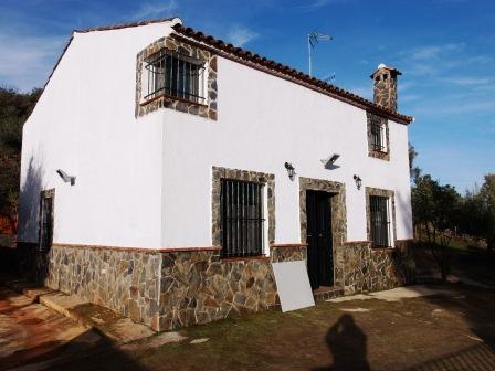 Preciosa finca de diversidad de arboleda con vivienda de 128 m2 con agua y luz