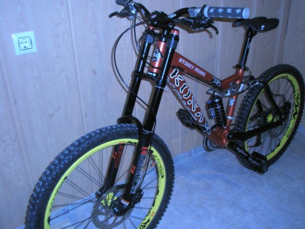 se vende KONA STINKY  PRIMO del 2006