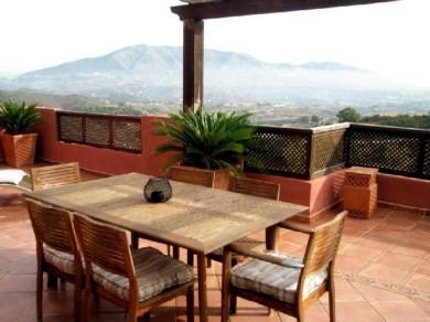 Apartamento con 3 dormitorios se vende en Marbella, Costa del Sol