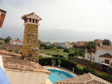 Chalet con 4 dormitorios se vende en Estepona, Costa del Sol