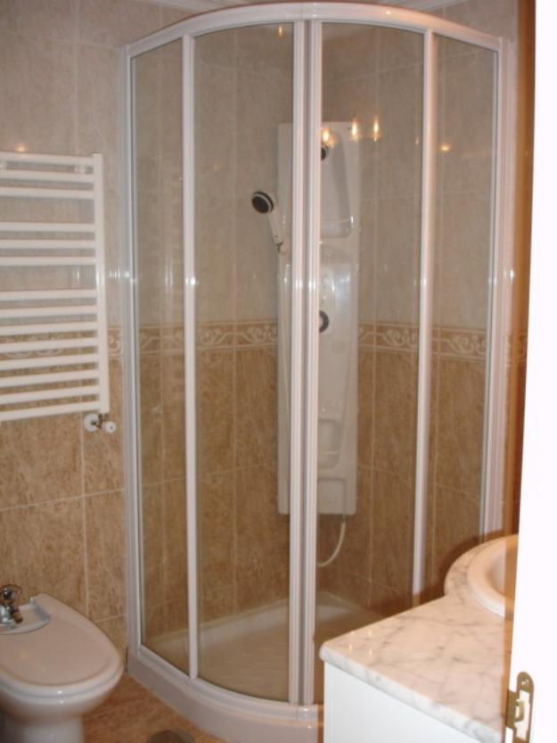 Hab. grande Tipo estudio con BAÑO PRIVADO. Piscina. TV.Nevera.Internet.