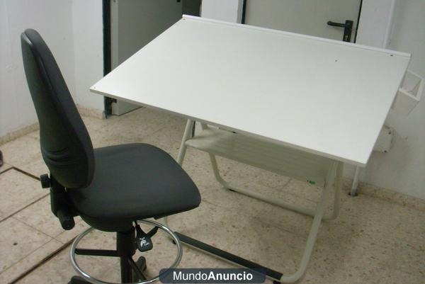 MESA DE DIBUJO TÉCNICO EN MUY BUEN ESTADO + SILLA REGULABLE EN PERFECTO ESTADO 140 euross¡¡