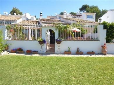 Chalet con 2 dormitorios se vende en Benalmadena Costa, Costa del Sol