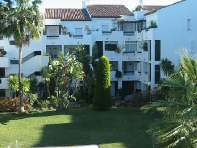 Apartamento con 2 dormitorios se vende en Estepona, Costa del Sol