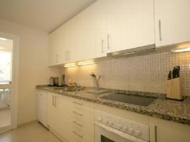 Apartamento con 3 dormitorios se vende en Marbella, Costa del Sol