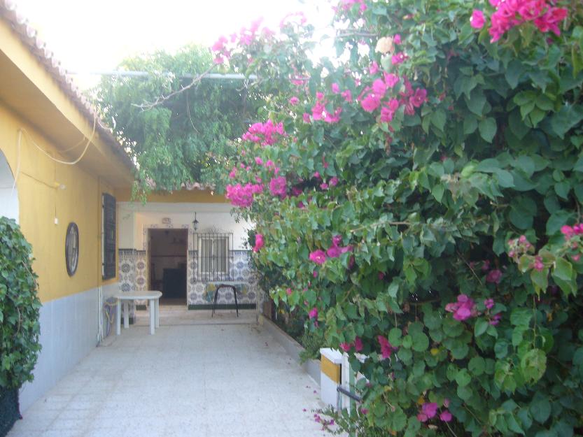 casa en las tres piedras de chipiona junto al mar