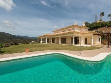 Chalet con 4 dormitorios se vende en Benahavis, Costa del Sol