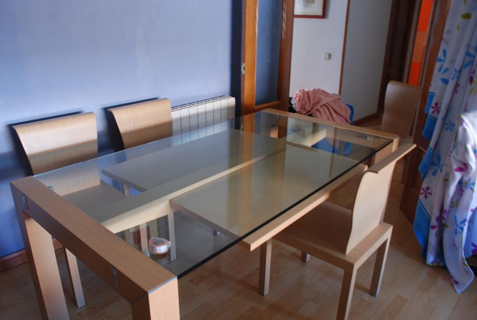 Excelente mesa de diseño con sillas