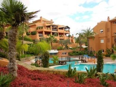 Apartamento con 2 dormitorios se vende en Marbella, Costa del Sol