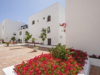Apartamento con 2 dormitorios se vende en Marbella, Costa del Sol