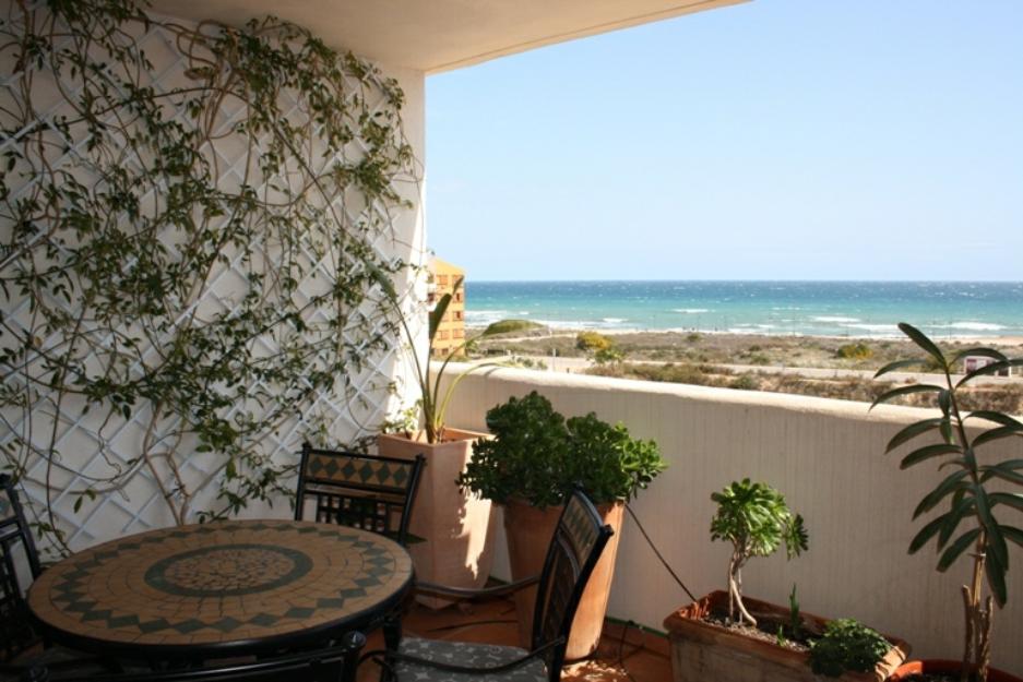 Apartamento con vistas frontales al mar