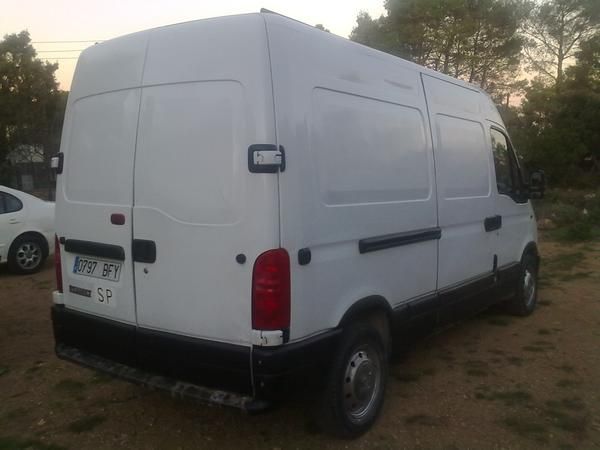 SE VENDE FURGONETA RENAULT MASTER2.8 115 C.V AÑO 2.001