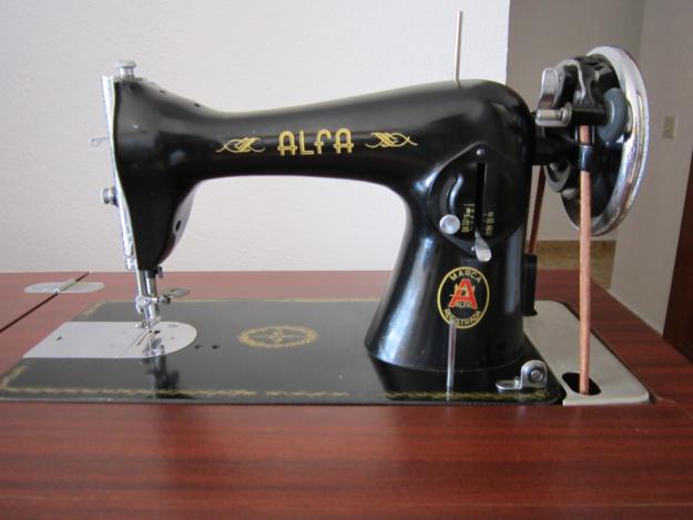 Máquina de coser marca ALFA
