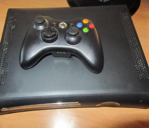 Xbox 360 ELITE 120GB Negra con mando inalambrico.