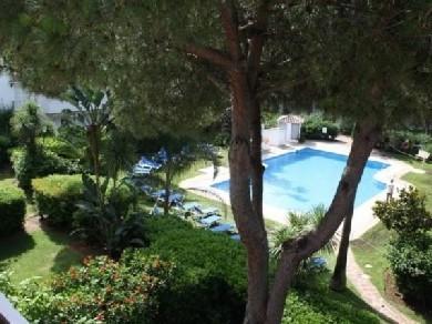 Apartamento con 2 dormitorios se vende en Estepona, Costa del Sol