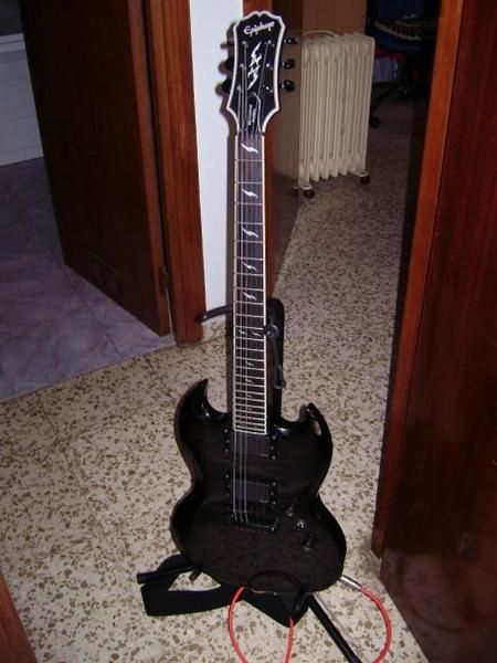 Se vende epiphone SG CUSTOM EX  (pastillas EMG) 300