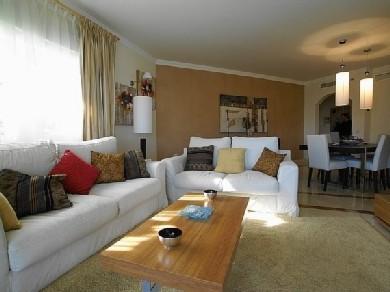 Apartamento con 3 dormitorios se vende en Marbella, Costa del Sol