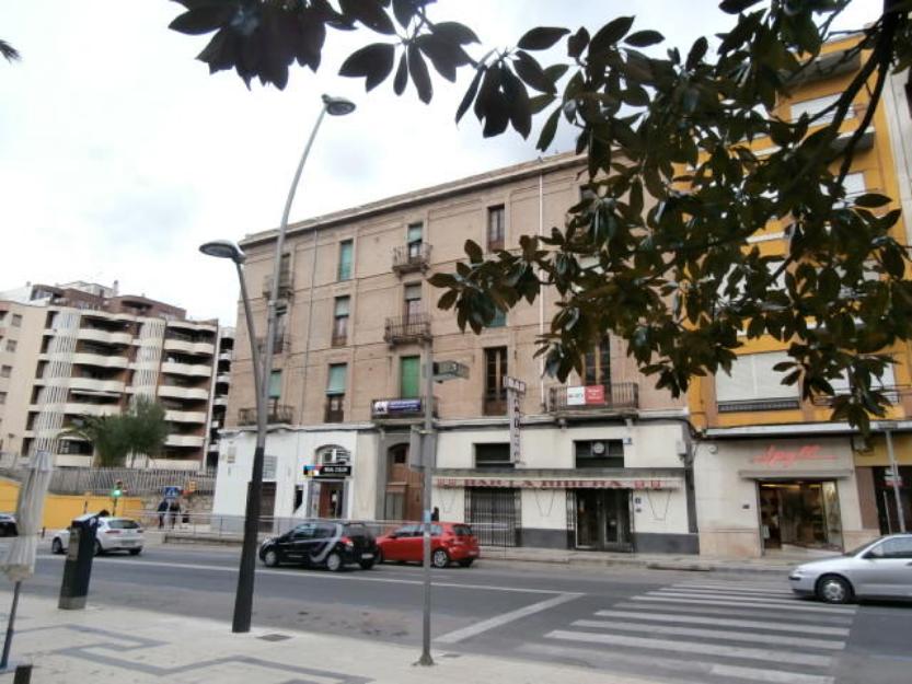 venta de 1350 m2 distribuidos en 3 plantas y 7 pisos