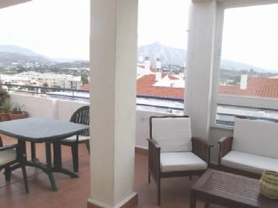 Apartamento con 2 dormitorios se vende en Marbella, Costa del Sol