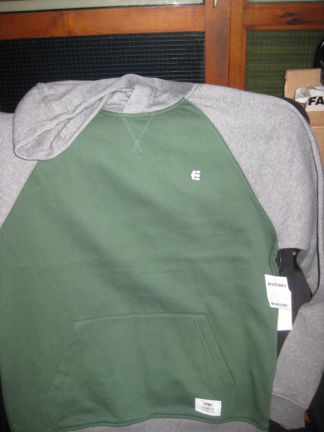 Vendo sudadera etnies nueva