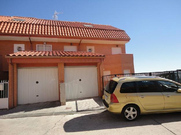 Casa adosada en Yunquera de Henares