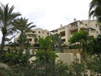 Apartamento con 3 dormitorios se vende en Benahavis, Costa del Sol