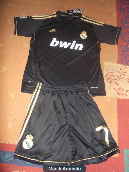 CONJUNTO REAL MADRID NEGRO ORO TALLA 9- 10 AÑOS 2012