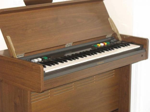 Vendo Teclado Yamaha y curso CCC de aprendizaje