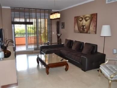 Apartamento con 2 dormitorios se vende en Marbella, Costa del Sol