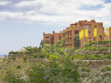 Apartamento con 2 dormitorios se vende en Marbella, Costa del Sol