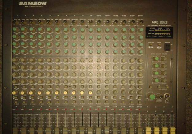 En venta mesa de sonido samson mpl 2242