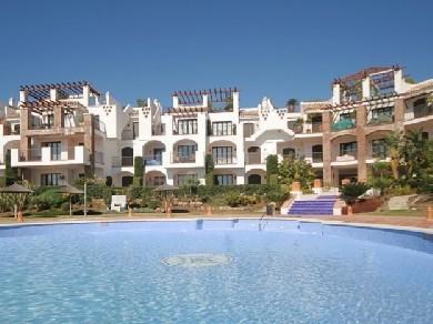 Apartamento con 2 dormitorios se vende en Marbella, Costa del Sol