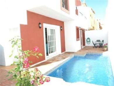 Adosado con 2 dormitorios se vende en Estepona, Costa del Sol
