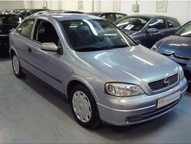 Comprar coche Opel Astra 1.6 16v. Comfort '01 en Madrid