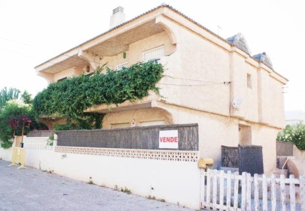 se vende estupendo duplex junto al mar