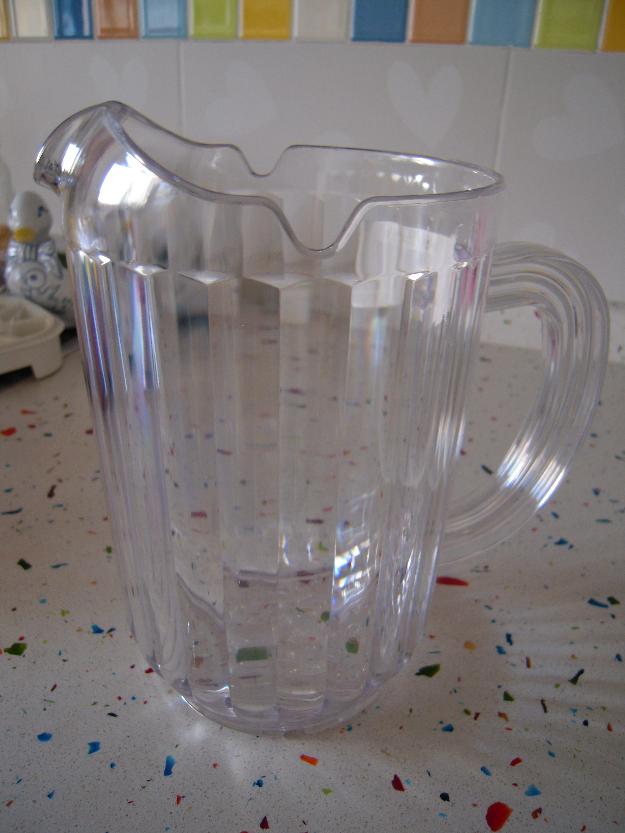 Jarra de plástico duro Bouncer de Rubbermaid