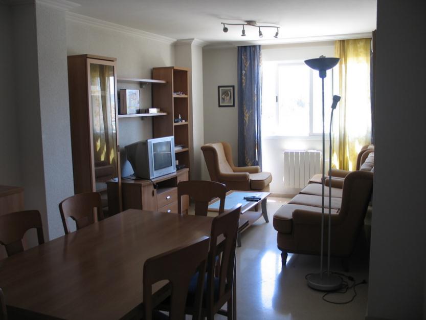 550 € alquilo piso 4 dormitorios granada (carretera de jaén-estación de autobuses)