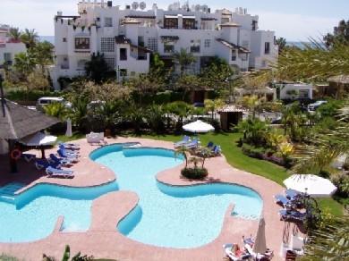 Apartamento con 2 dormitorios se vende en Marbella, Costa del Sol