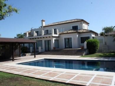 Chalet con 5 dormitorios se vende en Estepona, Costa del Sol