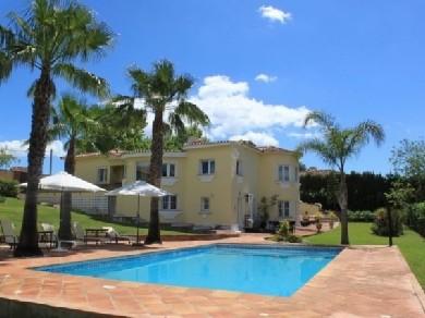 Chalet con 4 dormitorios se vende en Estepona, Costa del Sol