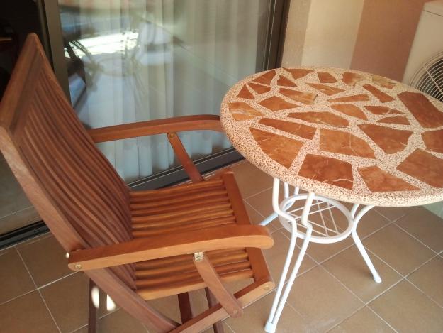 Venta mesa de mármol y 4 sillas de teka terraza, impecables!