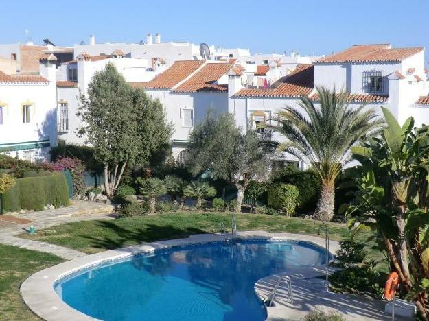 adosado cerca de la playa en marina de casares