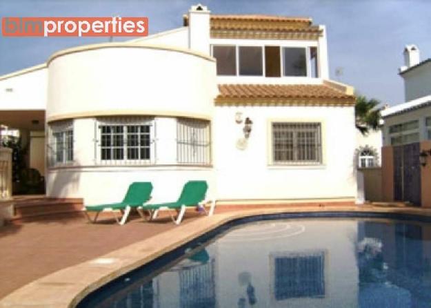 Chalet en venta en Playa Flamenca, Alicante (Costa Blanca)